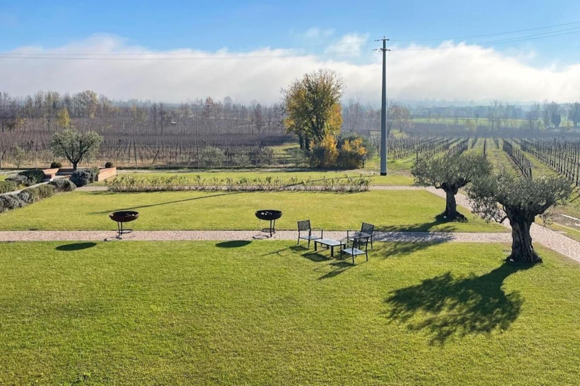 Almavite Wine With Pool - Happy Desenzano del Garda