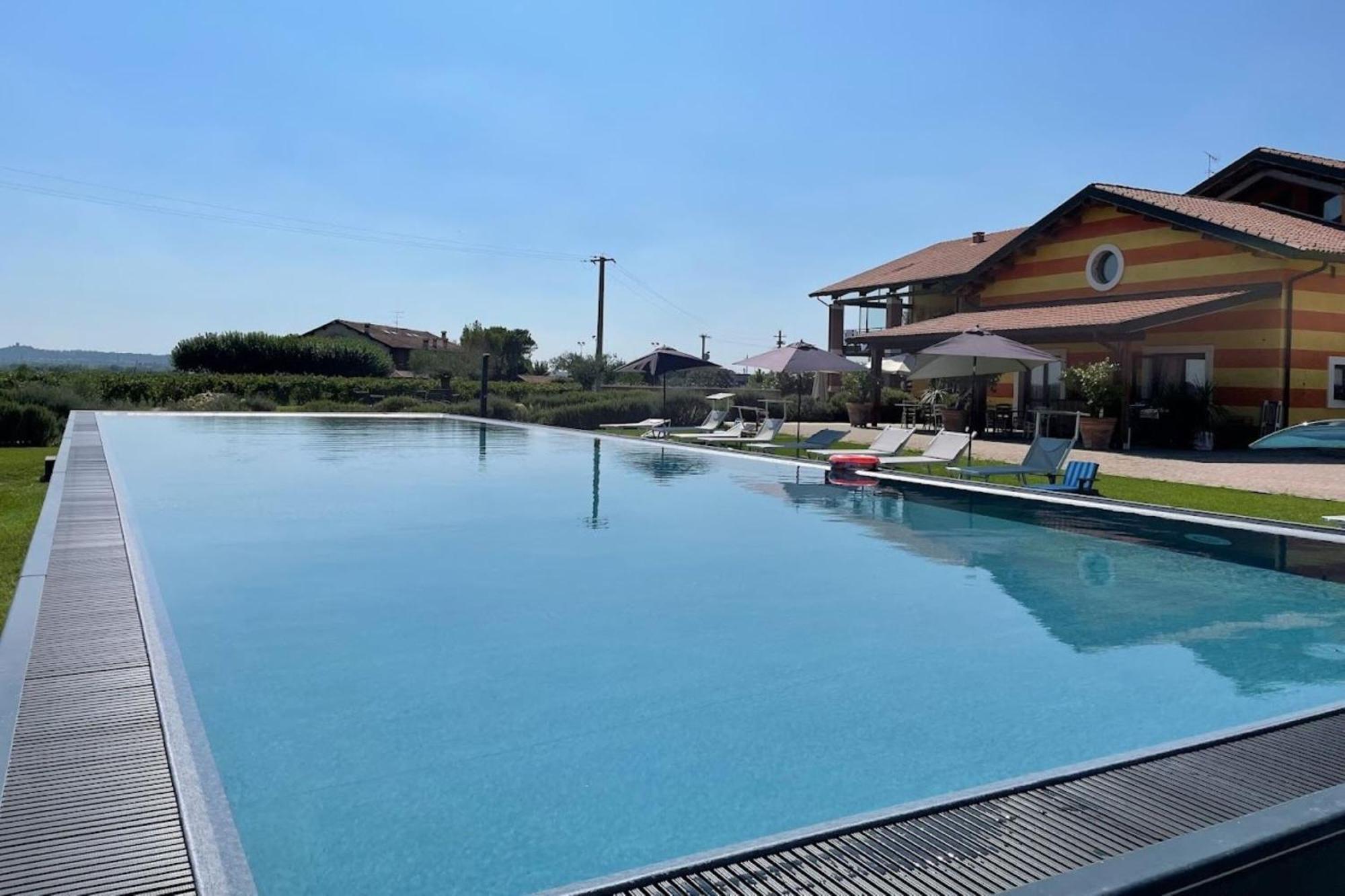 Almavite Wine With Pool - Happy Desenzano del Garda