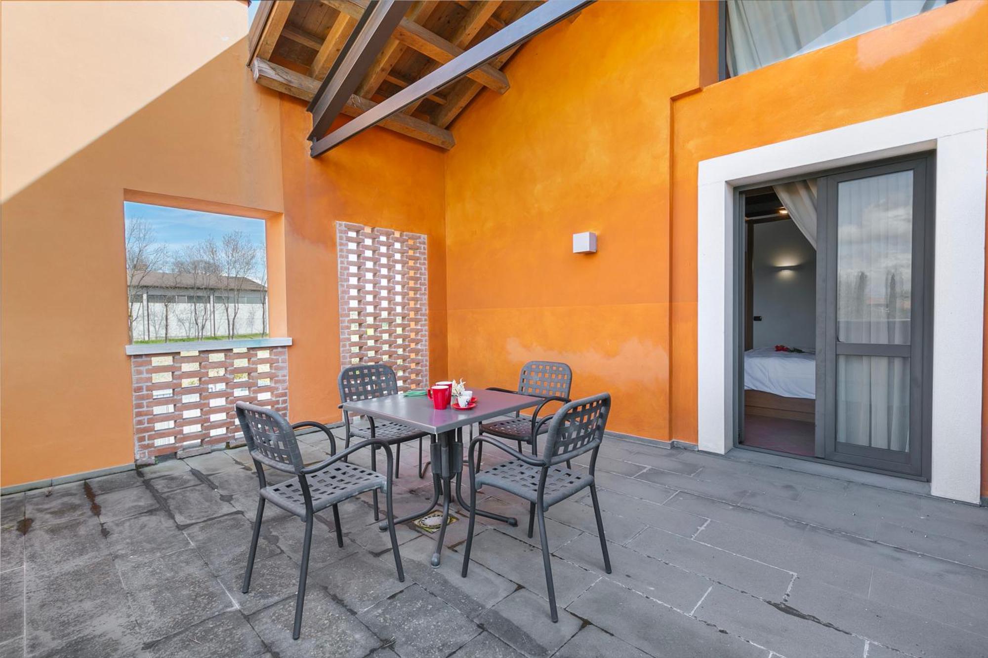 Almavite Wine With Pool - Happy Desenzano del Garda